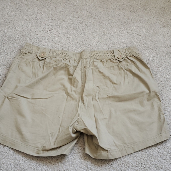 Tan Shorts - Picture 3 of 8